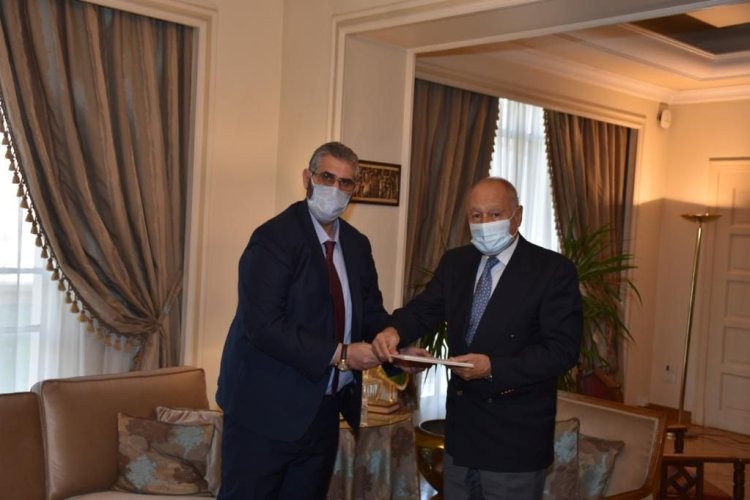عبد المطلب ثابت يقدم أورق اعتماده كمندوب لليبيا لدى جامعة الدول العربية